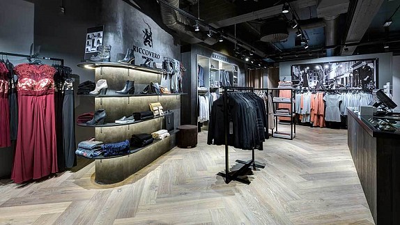 Skinny jeans or all suited up